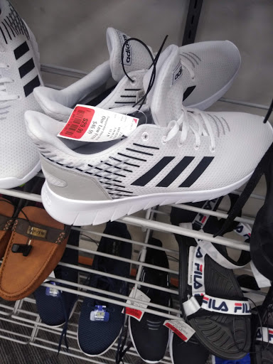 Clothing Store «Burlington Coat Factory», reviews and photos, 22331 Eureka Rd, Taylor, MI 48180, USA