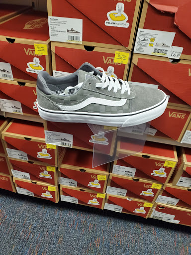 Shoe Store «Shoe Carnival», reviews and photos, 5530 E 82nd St, Castleton, IN 46250, USA