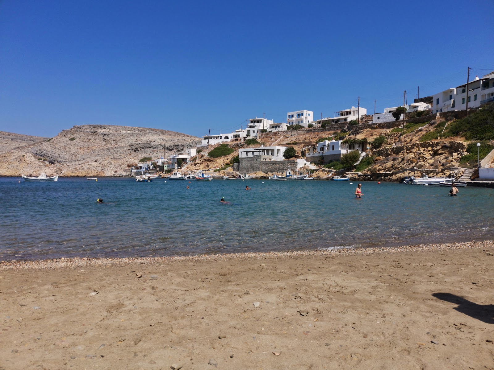 Photo de Cheronissos beach zone des équipements