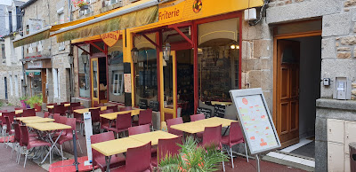 A la table ronde à Villedieu-les-Poêles-Rouffigny