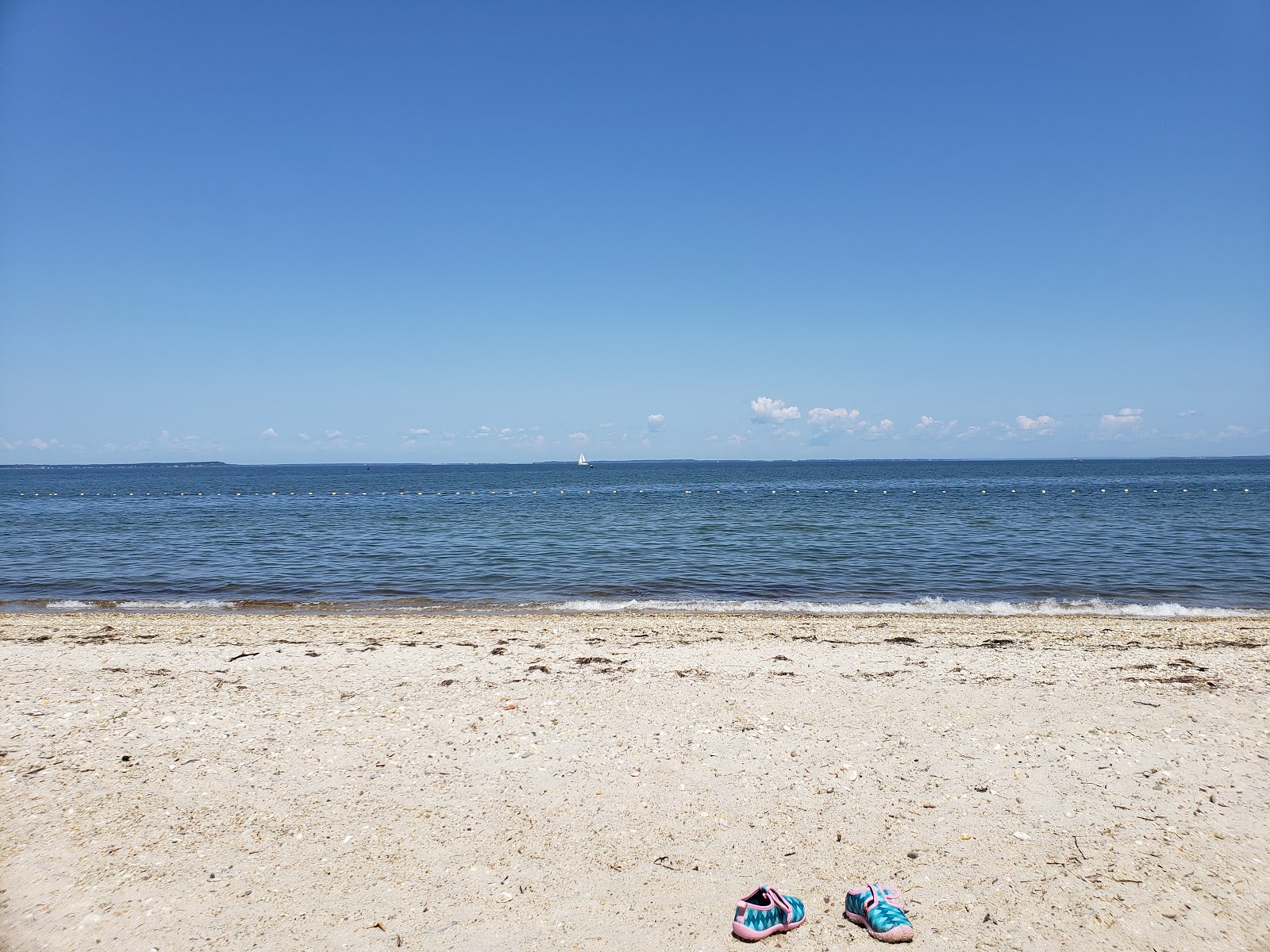 Fotografija Maidstone Beach z turkizna voda površino