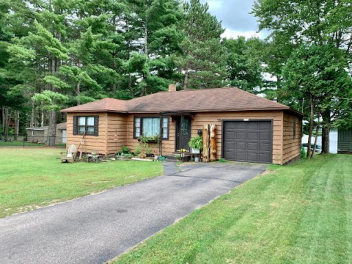Real Estate Agency «JOLIN-LASIER GROUP | Coldwell Banker, Mulleady Inc. | Minocqua, WI Real Estate | NorthWI.property», reviews and photos, 8262 US-51, Minocqua, WI 54548, USA