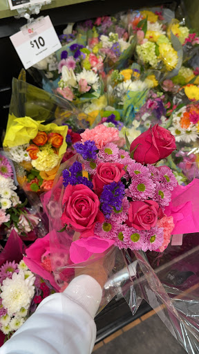 Grocery Store «Schnucks», reviews and photos, 1160 Shackelford Rd, Florissant, MO 63031, USA