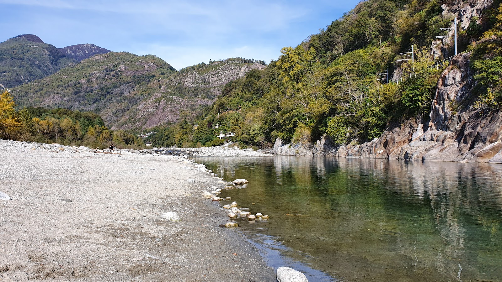 Spiaggia del Meriggio el Merisg'in fotoğrafı - rahatlamayı sevenler arasında popüler bir yer