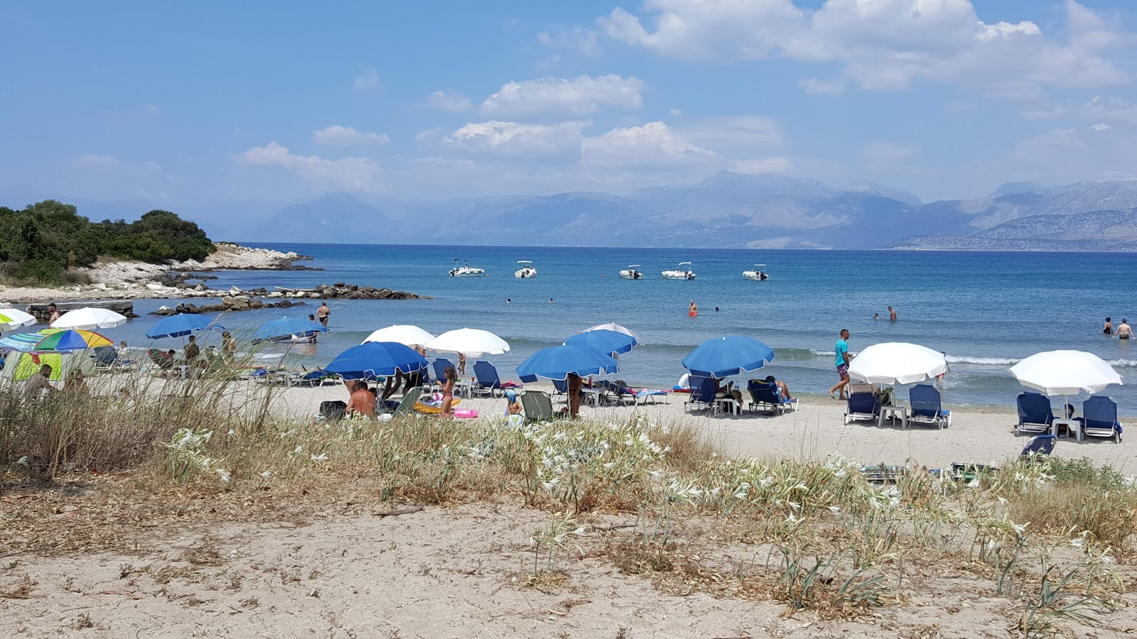 Foto van Agios Spiridon met kleine baai