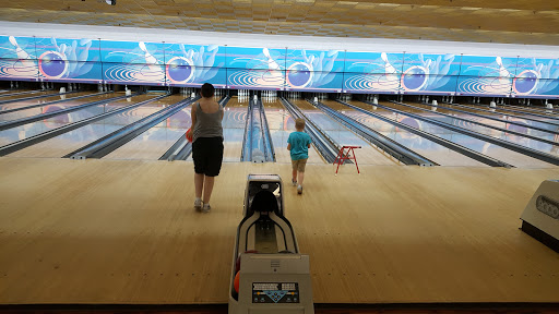 Bowling Alley «Town N Country Lanes», reviews and photos, 1100 S Wayne Rd, Westland, MI 48186, USA