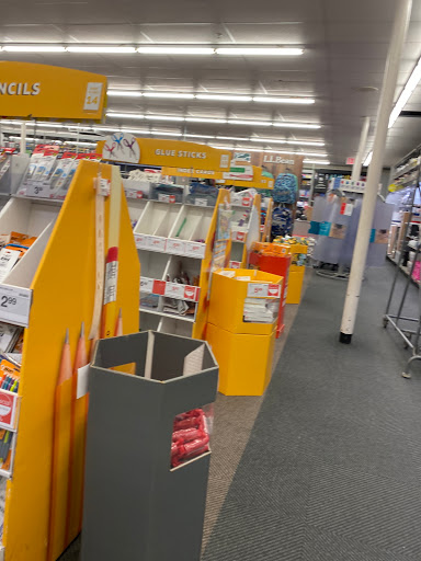 Office Supply Store «Staples», reviews and photos, 24-41 31st St, Astoria, NY 11102, USA