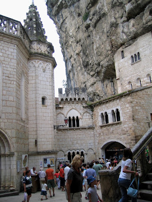 Parvis du Sanctuaire à Rocamadour