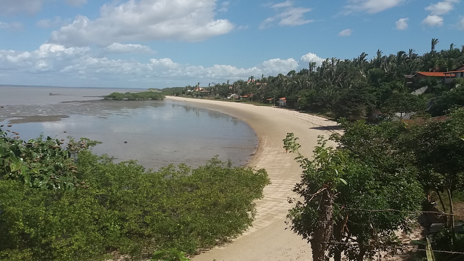 Fotografie cu Praia de Jucatuba cu o suprafață de nisip strălucitor