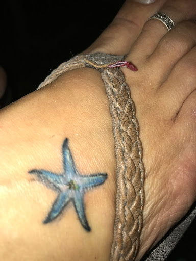 Tattoo Shop «Island Tattoo & Piercings», reviews and photos, 6600 Manatee Ave W, Bradenton, FL 34209, USA