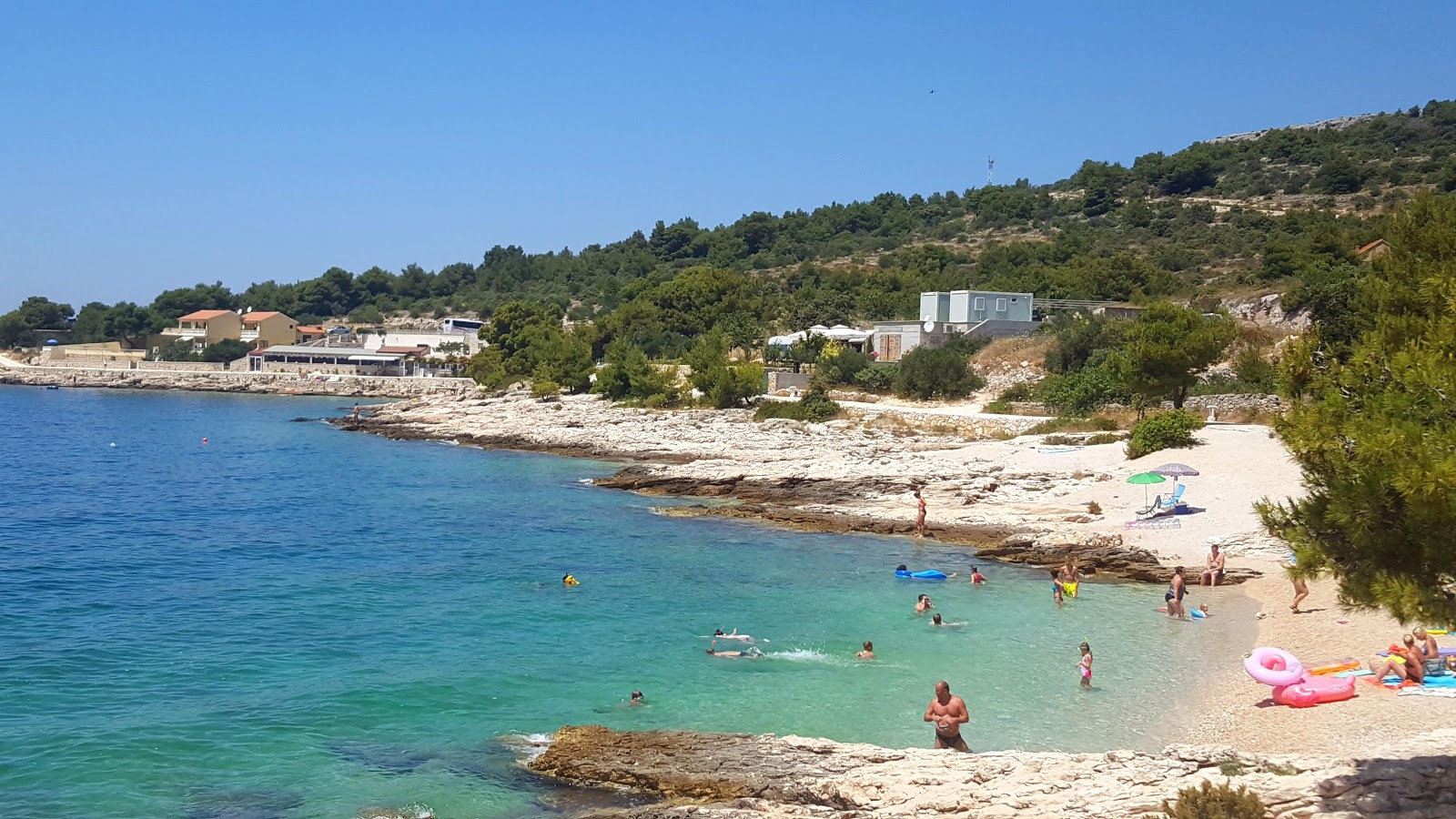 Foto di Dolac beach con baia piccola