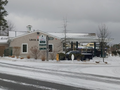 Gas Station «Levis & Sons Gulf, Inc.», reviews and photos, 2 Purchase St, Plymouth, MA 02360, USA