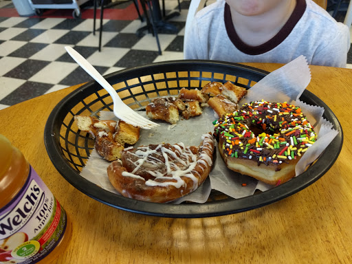 Donut Shop «The Donut Palace», reviews and photos, 37 Clarkson Rd, Ellisville, MO 63011, USA