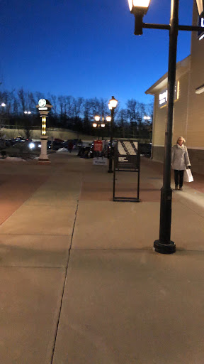 Clothing Store «Under Armour Factory House», reviews and photos, 80 Premium Outlets Blvd #507, Merrimack, NH 03054, USA