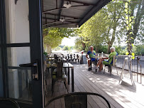 Atmosphère du Restaurant Bistrot de la Gare - Loriol du Comtat - n°19