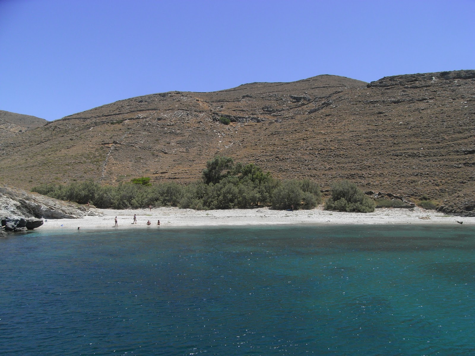 Fotografie cu Kalamitsi cu o suprafață de apa pură turcoaz