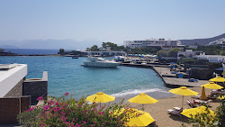 Elounda Beach'in fotoğrafı küçük koy ile birlikte
