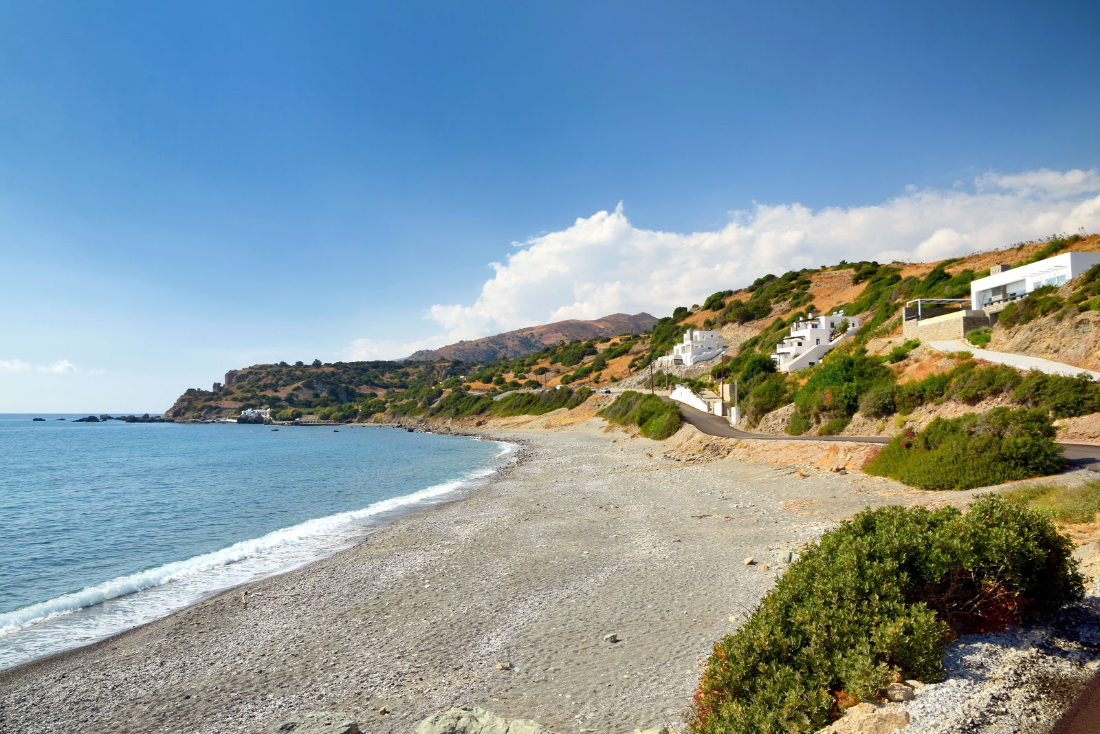Zdjęcie Podare beach z powierzchnią szary kamyk