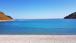 Φωτογραφία του Cable Bay Beach υποστηρίζεται από βράχους