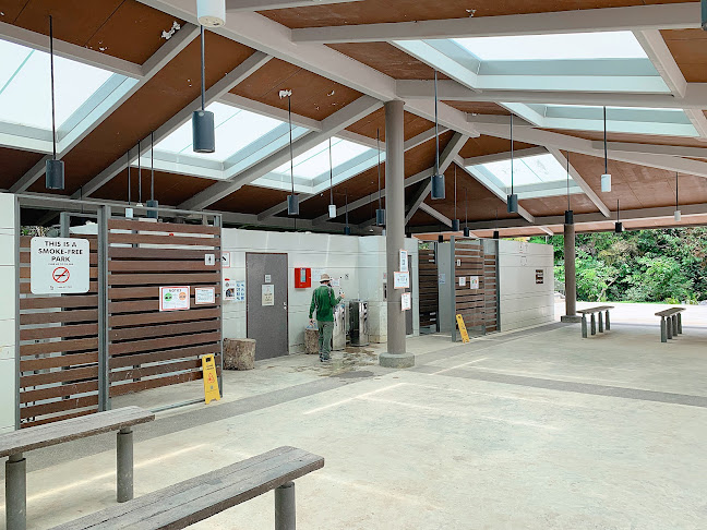 Chestnut Nature Park Car Park - Parking garage
