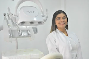 Adriana Rodriguez / Odontologia Especializada image
