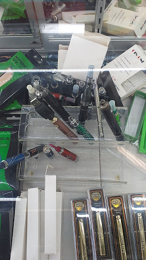 Vaporizer Store «Miami Vape Smoke Shop», reviews and photos, 471 NE 167th St, North Miami Beach, FL 33162, USA