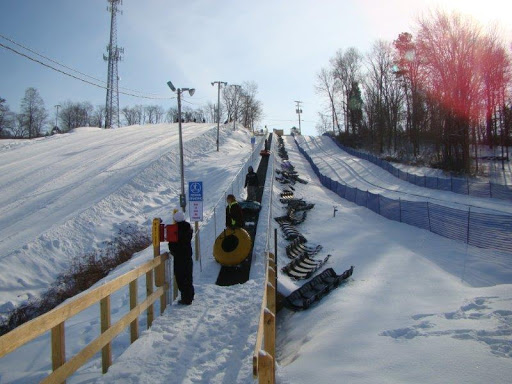 Resort «White Lightning Snowtubing at the Fernwood Winter Fun Center», reviews and photos, 124 Golf Dr #2, East Stroudsburg, PA 18302, USA