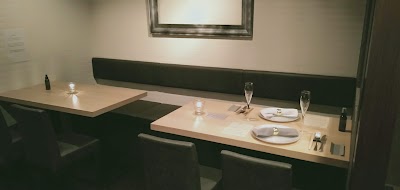 コース料理とワインのお店 UNE（アン）