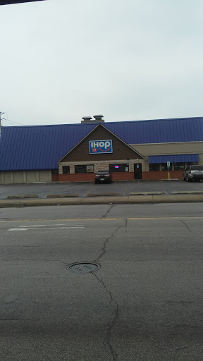 Shopping Mall «Howard and Western Shopping Center», reviews and photos, 7510 N Western Ave, Chicago, IL 60645, USA