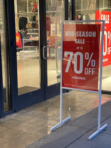 Clothing Store «F21 XXI», reviews and photos, 69 Chestnut St, Beavercreek, OH 45440, USA