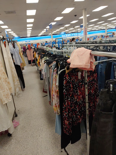 Clothing Store «Ross Dress for Less», reviews and photos, 926 Airport Center Rd, Allentown, PA 18109, USA