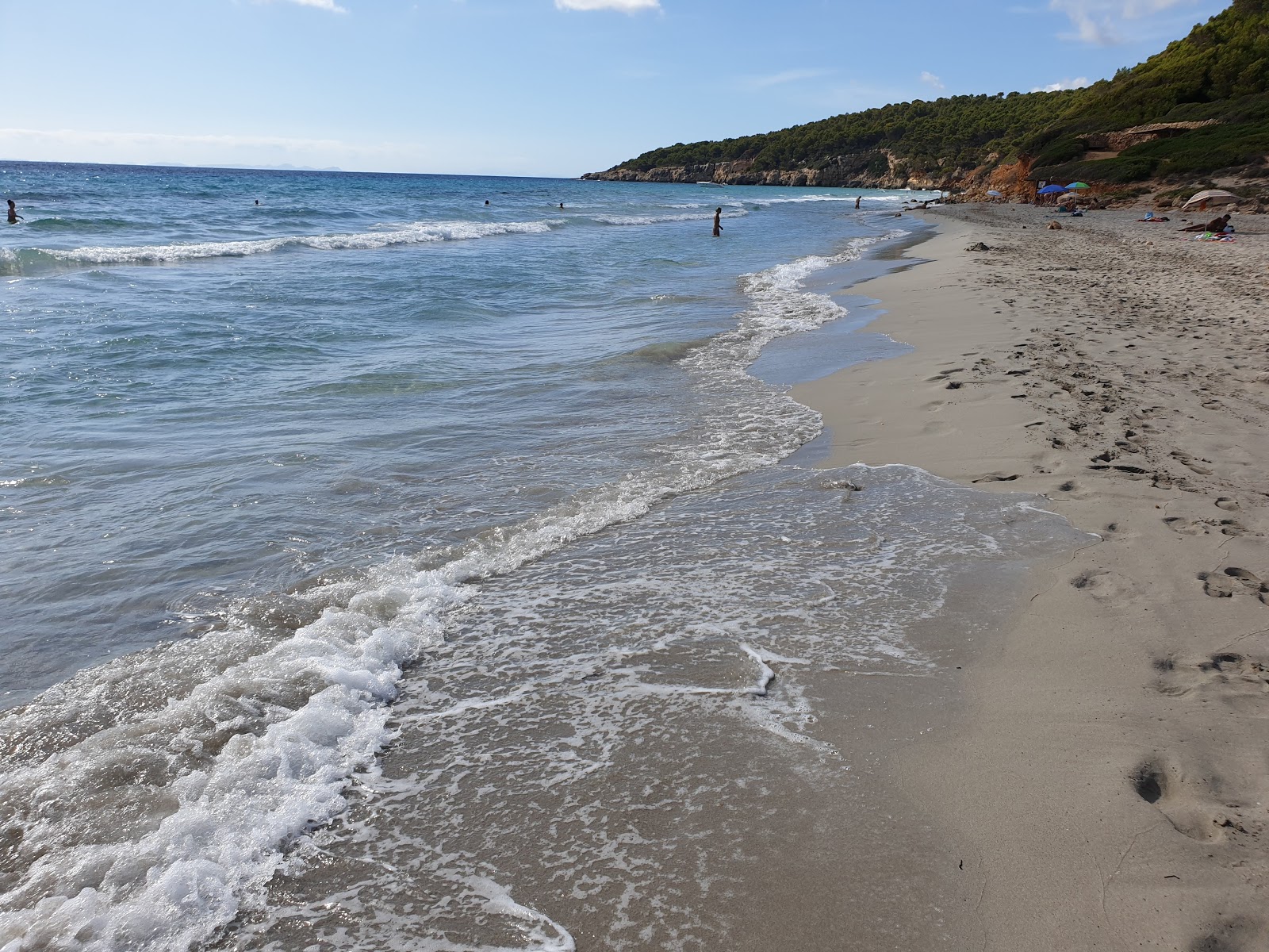 Fotografie cu Plaja Binigaus - locul popular printre cunoscătorii de relaxare