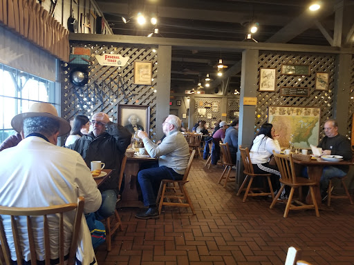 American Restaurant «Cracker Barrel Old Country Store», reviews and photos, 2697 Highwood Blvd, Smyrna, TN 37167, USA