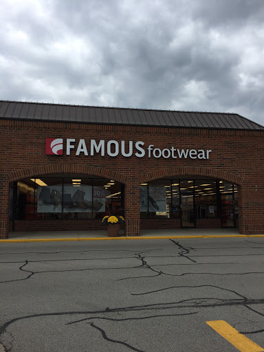 Shoe Store «Famous Footwear», reviews and photos, 124 Danada Square W, Wheaton, IL 60189, USA