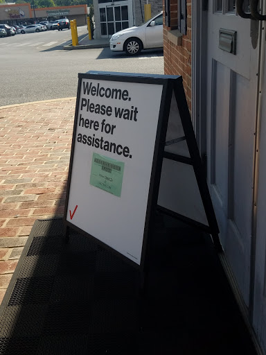 Cell Phone Store «Verizon Authorized Retailer - A Wireless», reviews and photos, 4260 Perkiomen Ave, Reading, PA 19606, USA