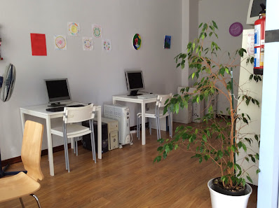 Academia AFE Av. Trasmiera, 8, 39140 Somo, Cantabria, España