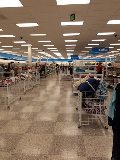 Clothing Store «Ross Dress for Less», reviews and photos, 523 S MacDade Blvd, Holmes, PA 19043, USA