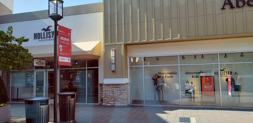 Clothing Store «Hollister Co. Outlet», reviews and photos, 2788 Livermore Outlets Dr, Livermore, CA 94551, USA
