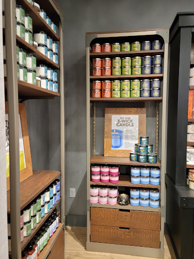 Beauty Supply Store «Bath & Body Works», reviews and photos, 111 Nut Tree Rd, Vacaville, CA 95687, USA