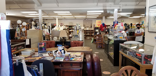 Thrift Store «Assistance League Thrift Boutique», reviews and photos, 4771 N Blackstone Ave, Fresno, CA 93726, USA