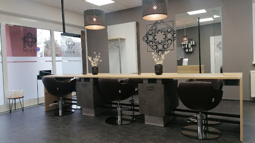 ELEMENT HAAR by Susanne Tichatschek In Oberwaltersdorf