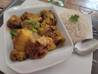 Poulet au curry du Restaurant créole La Cabane Aux épices à Saint-Benoît - n°1