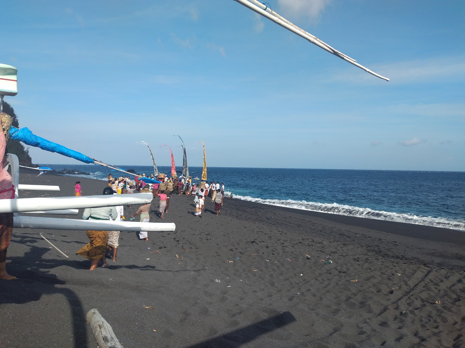 Foto di Bias Lantang Beach con una superficie del acqua cristallina