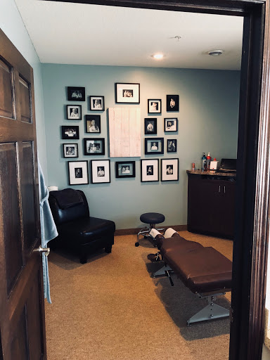 Chiropractor «Live Well Chiropractic Spa & Acupuncture Center», reviews and photos, 7975 Stone Creek Dr #20, Chanhassen, MN 55317, USA