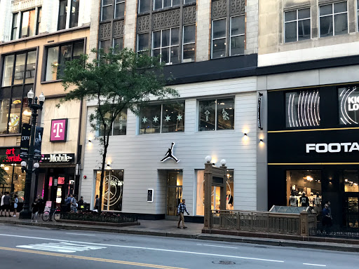 Shoe Store «Footaction», reviews and photos, 32 S State St, Chicago, IL 60603, USA