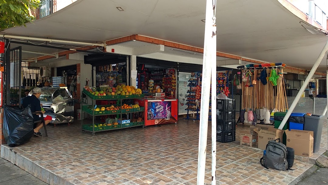 Minimarket canta claro