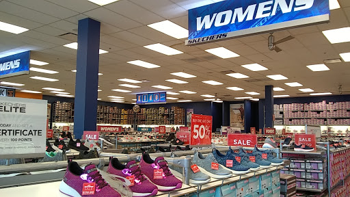 Shoe Store «SKECHERS Factory Outlet», reviews and photos, 3030 E 9th St, Oakland, CA 94601, USA
