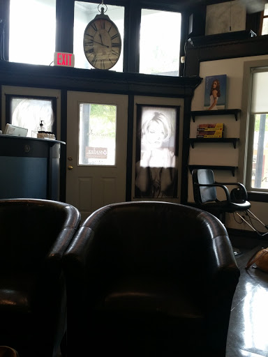 Hair Salon «KTS Hair Studio», reviews and photos, 109 N Oak St, Roanoke, TX 76262, USA