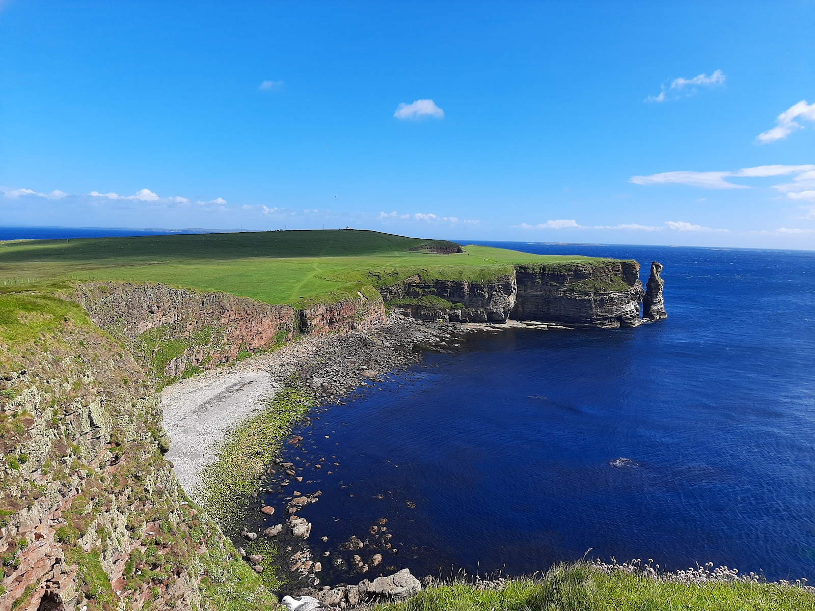 Photo of Duncansby Head Beach with rocks cover surface
