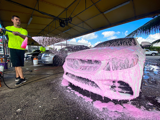Ferrara Auto Spa: Car Washing & Detailing en Hollywood